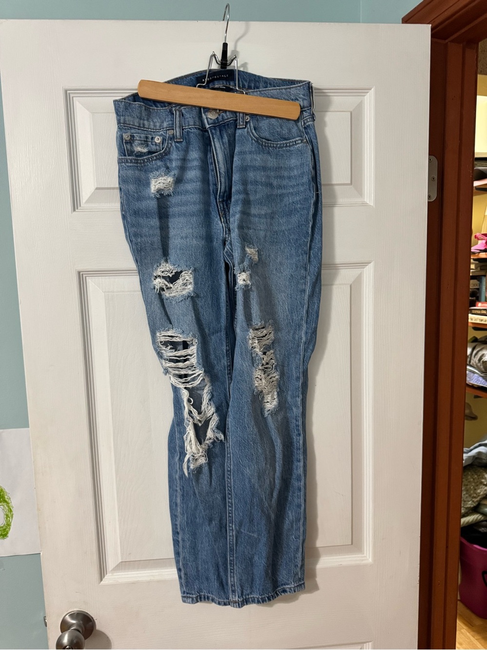 Aeropostale Women's Light Blue Straight Leg Ripped Jeans